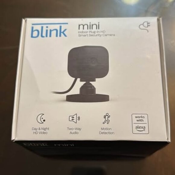 Blink mini indoor plug-in HD smart security camera, NEW in Box - Picture 3 of 5